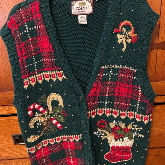 Christmas Vest with decorative embellishment - Picture 2 of 11